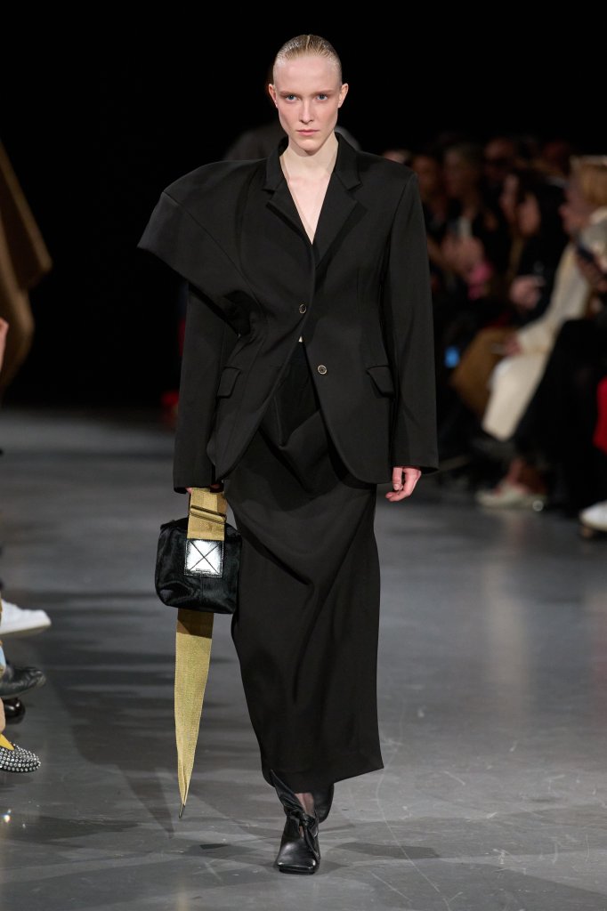 王汁 Uma Wang 2025/26秋冬高级成衣秀 - Paris Fall 2025
