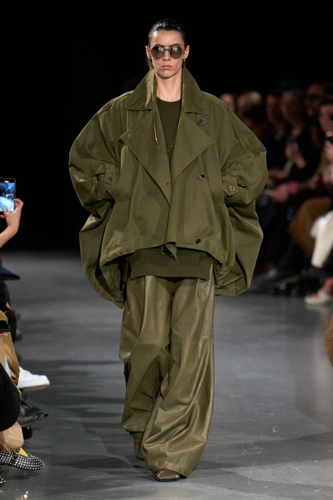 王汁 Uma Wang 2025/26秋冬高级成衣秀 - Paris Fall 2025