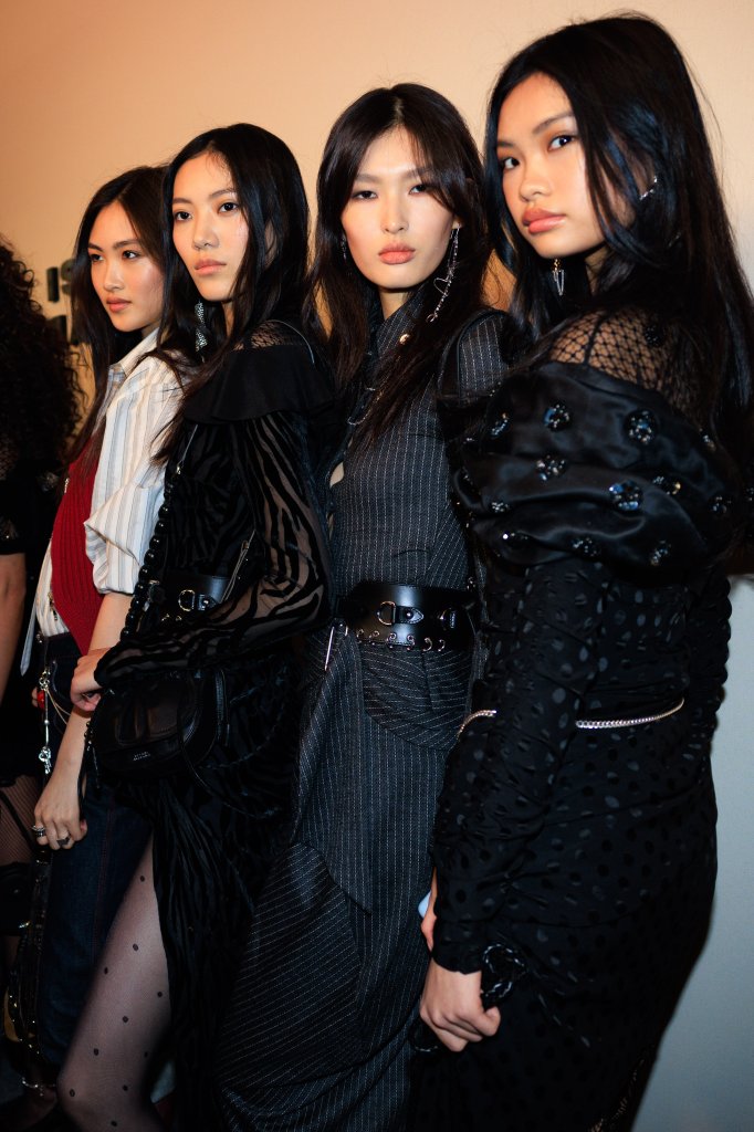 伊莎贝尔·玛兰 Isabel Marant 2025/26秋冬高级成衣秀(后台妆容) - Paris Fall 2025