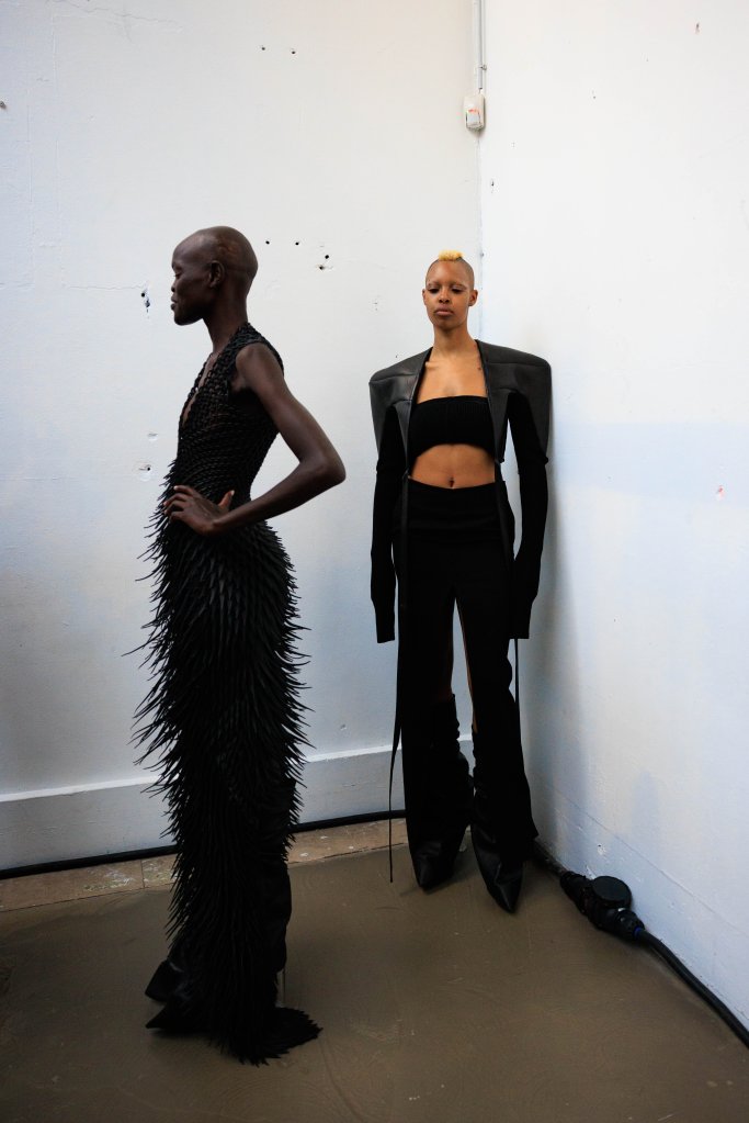 瑞克·欧文斯 Rick Owens 2025/26秋冬高级成衣秀(后台妆容) - Paris Fall 2025