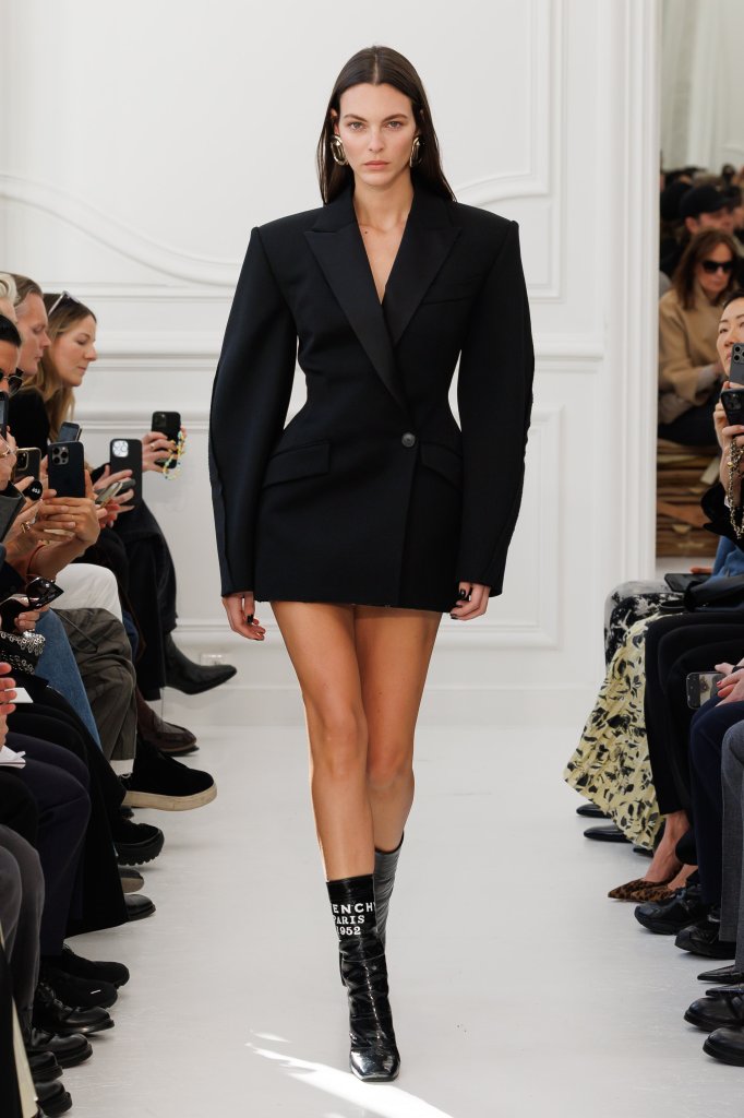纪梵希 Givenchy 2025/26秋冬高级成衣秀 - Paris Fall 2025