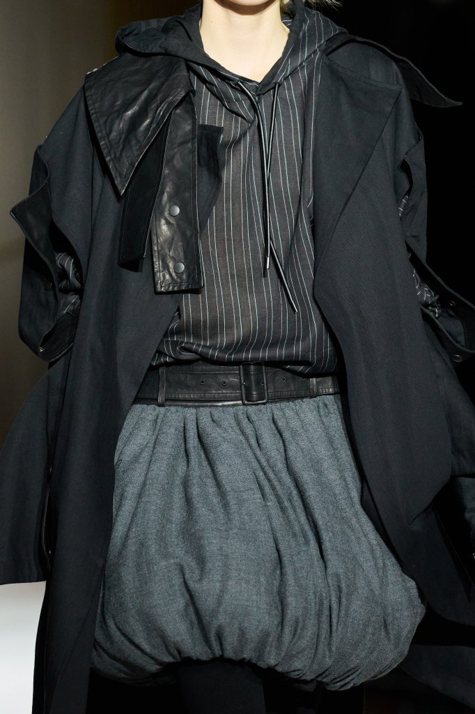山本耀司 Yohji Yamamoto 2025/26秋冬高级成衣秀(细节) - Paris Fall 2025
