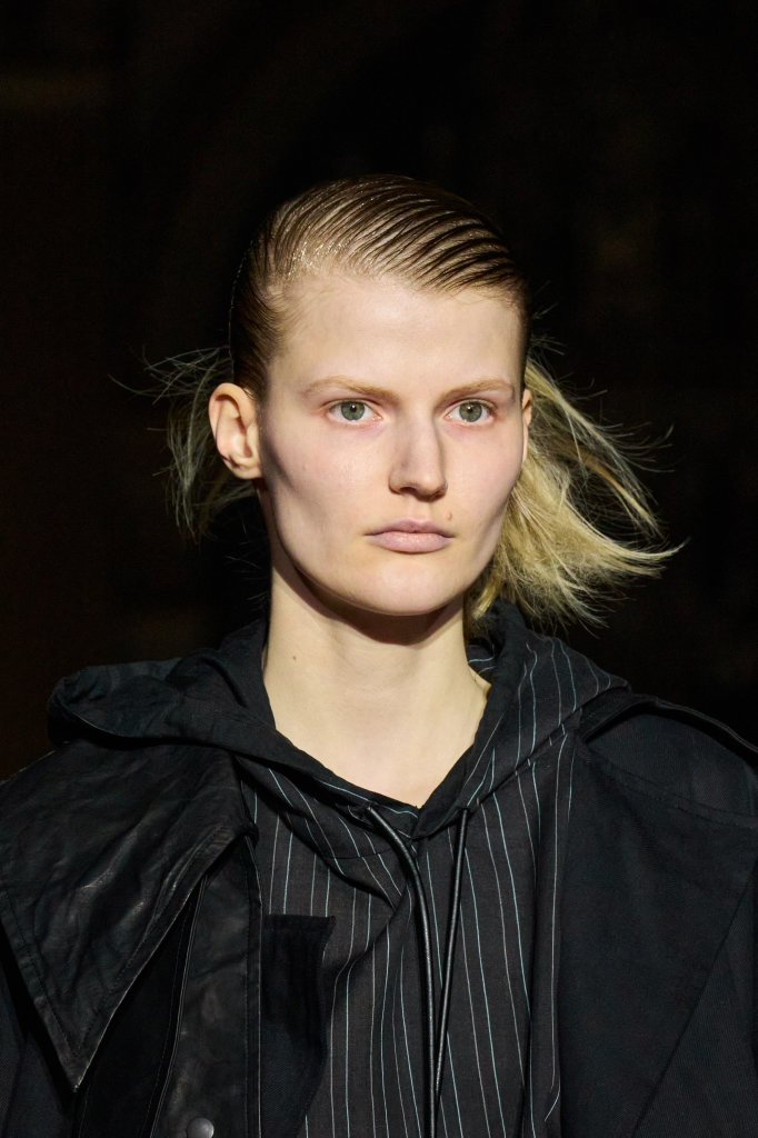 山本耀司 Yohji Yamamoto 2025/26秋冬高级成衣秀(细节) - Paris Fall 2025