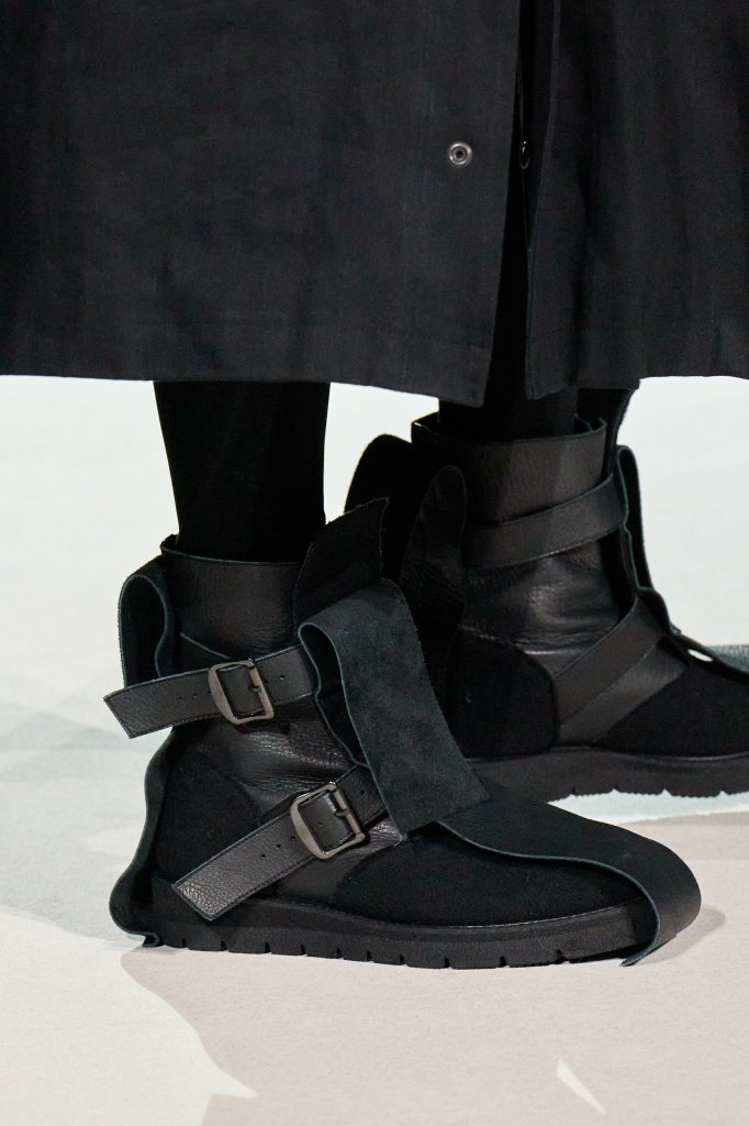 山本耀司 Yohji Yamamoto 2025/26秋冬高级成衣秀(细节) - Paris Fall 2025