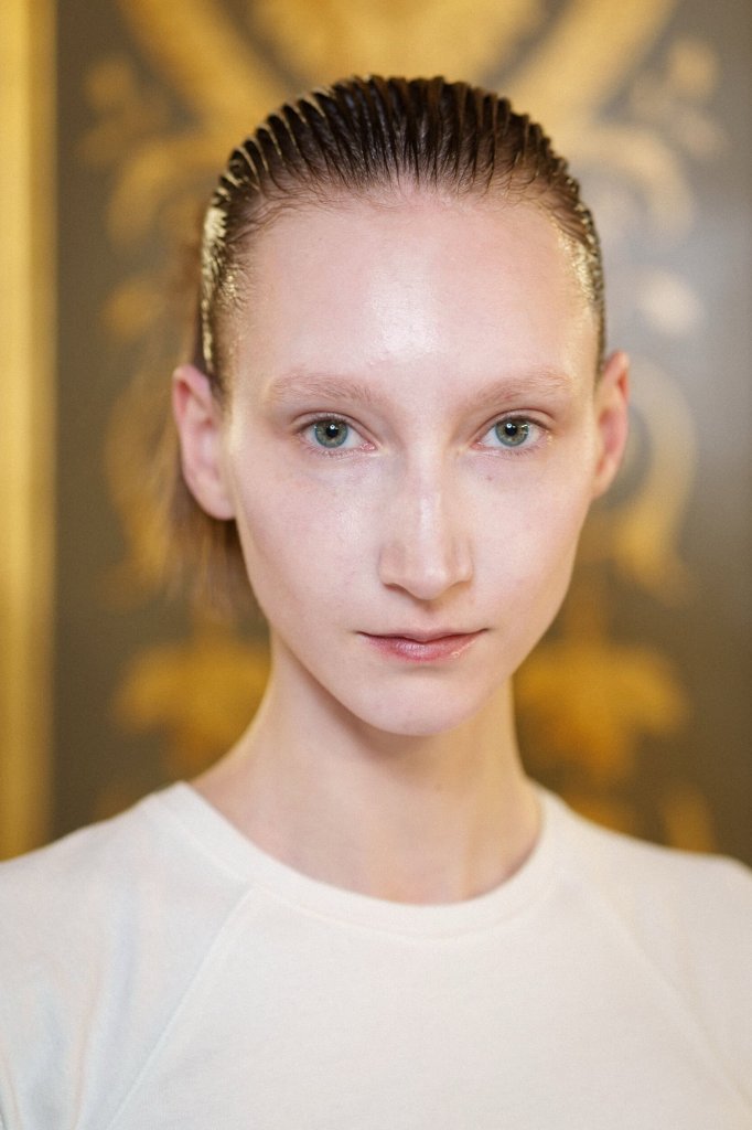 山本耀司 Yohji Yamamoto 2025/26秋冬高级成衣秀(后台妆容) - Paris Fall 2025