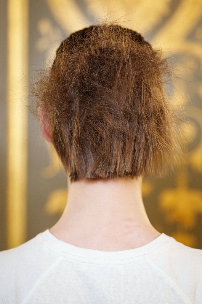 山本耀司 Yohji Yamamoto 2025/26秋冬高级成衣秀(后台妆容) - Paris Fall 2025