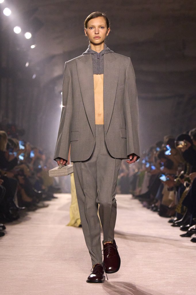 维多利亚·贝克汉姆 Victoria Beckham 2025/26秋冬高级成衣秀 - Paris Fall 2025