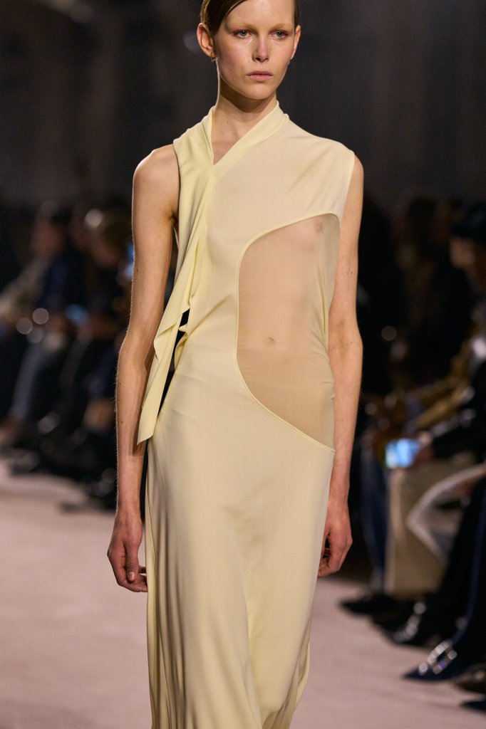 维多利亚·贝克汉姆 Victoria Beckham 2025/26秋冬高级成衣秀(细节) - Paris Fall 2025