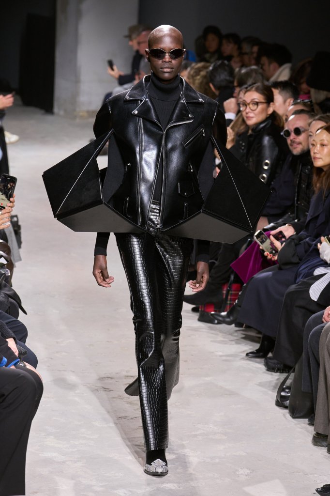 渡边淳弥 Junya Watanabe 2025/26秋冬高级成衣秀 - Paris Fall 2025
