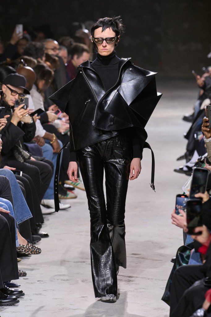 渡边淳弥 Junya Watanabe 2025/26秋冬高级成衣秀 - Paris Fall 2025
