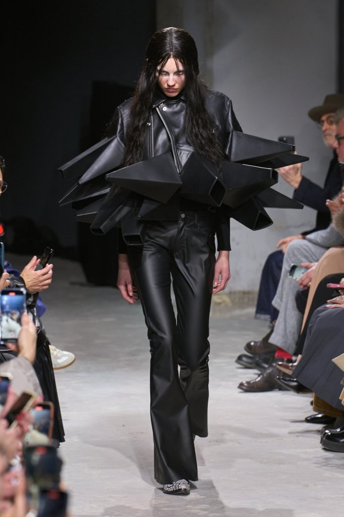 渡边淳弥 Junya Watanabe 2025/26秋冬高级成衣秀 - Paris Fall 2025