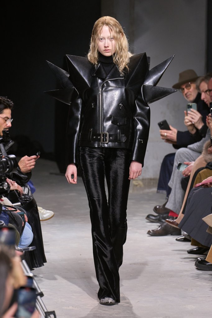 渡边淳弥 Junya Watanabe 2025/26秋冬高级成衣秀 - Paris Fall 2025