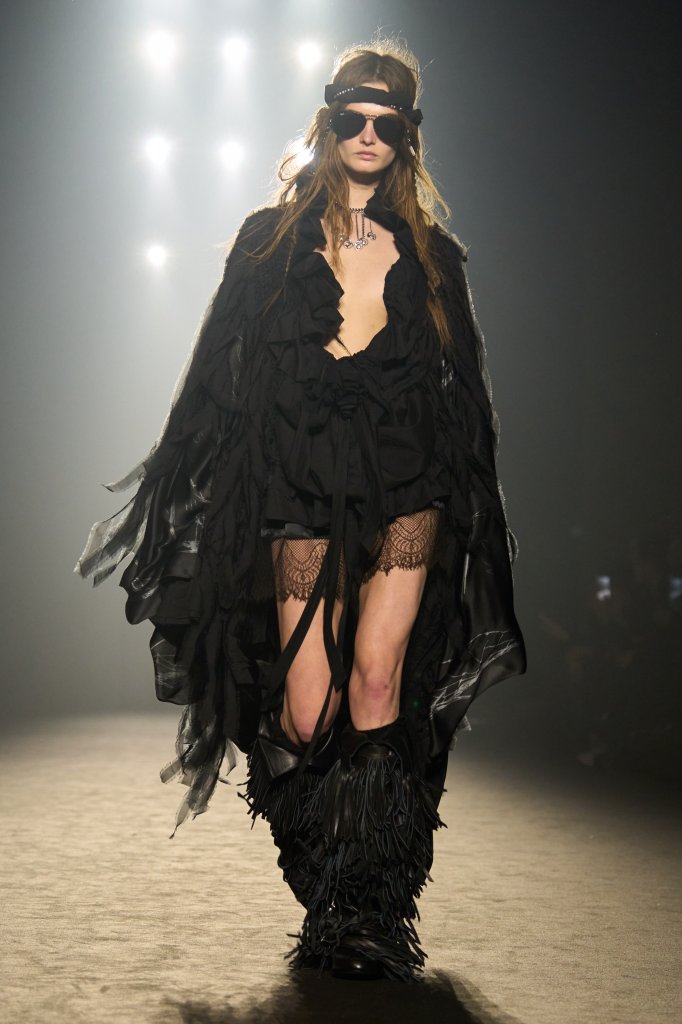 安·迪穆拉米斯特 Ann Demeulemeester 2025/26秋冬高级成衣秀 - Paris Fall 2025