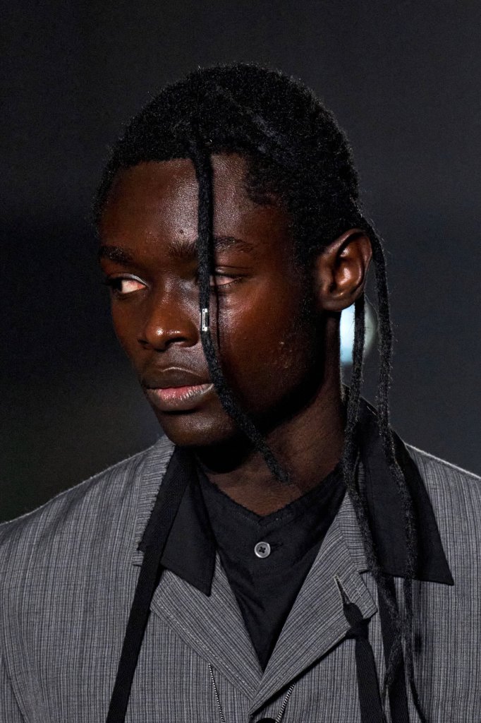 安·迪穆拉米斯特 Ann Demeulemeester 2025/26秋冬高级成衣秀(细节) - Paris Fall 2025
