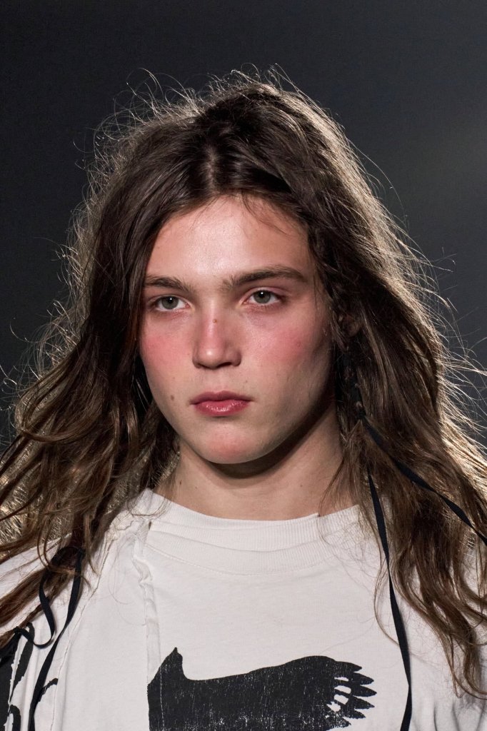 安·迪穆拉米斯特 Ann Demeulemeester 2025/26秋冬高级成衣秀(细节) - Paris Fall 2025