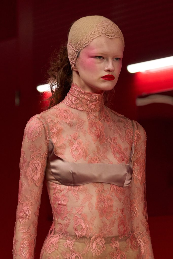 华伦天奴 Valentino 2025/26秋冬高级成衣秀(细节) - Paris Fall 2025