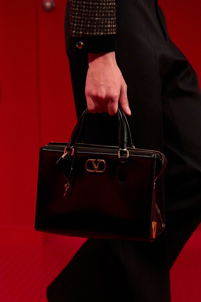 华伦天奴 Valentino 2025/26秋冬高级成衣秀(细节) - Paris Fall 2025