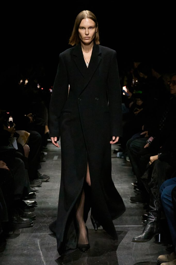 巴黎世家 Balenciaga 2025/26秋冬高级成衣秀 - Paris Fall 2025