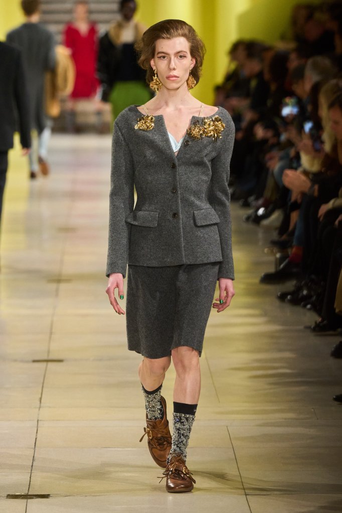  缪缪 Miu Miu 意大利 Italy 米兰 Milan 走秀(Runway) 2025/26秋冬 2025/26 A/W 女装 裙套装 Skirt Suit 女装