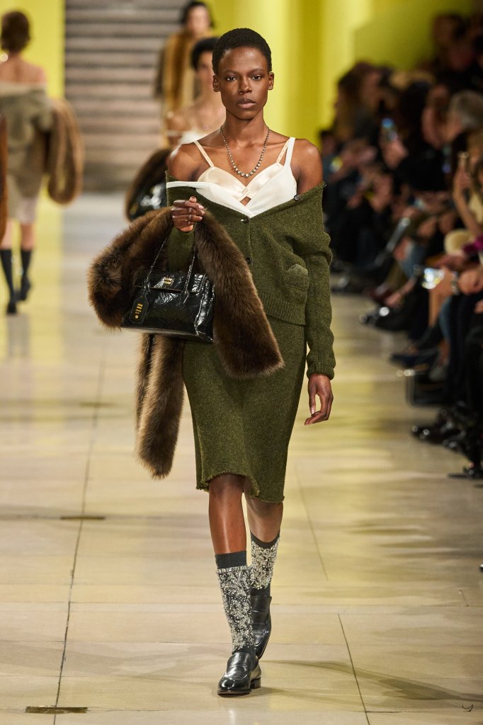  缪缪 Miu Miu 意大利 Italy 米兰 Milan 走秀(Runway) 2025/26秋冬 2025/26 A/W 女装 裙套装 Skirt Suit 女装