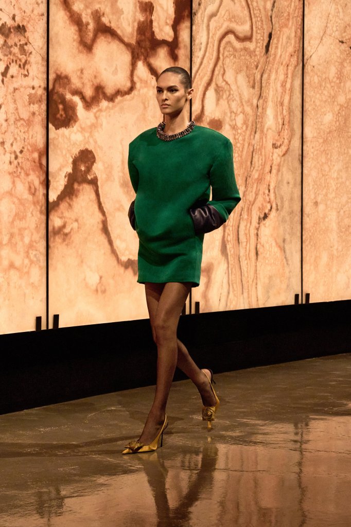 圣罗兰 Saint Laurent 2025/26秋冬高级成衣秀 - Paris Fall 2025