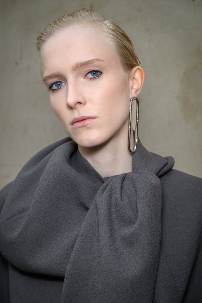薇洛妮克·勒鲁瓦 Véronique Leroy 2025/26秋冬高级成衣秀(后台妆容) - Paris Fall 2025