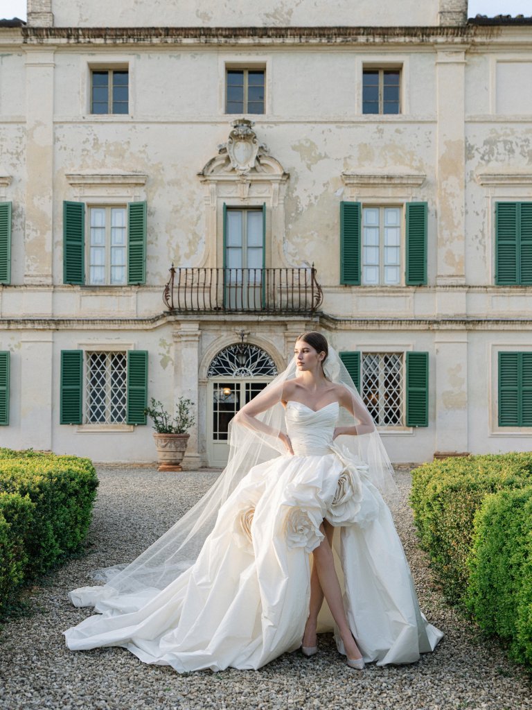 莫尼克·鲁里耶 Monique Lhuillier 2025春夏婚纱礼服Lookbook