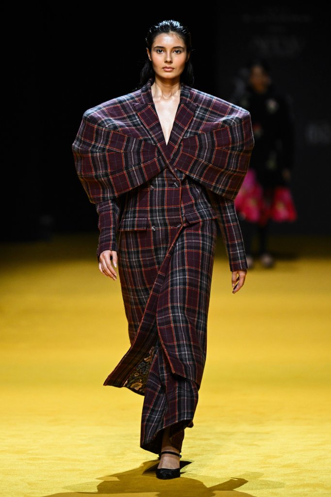 Rahul Mishra AFEW 2025/26秋冬高级成衣秀