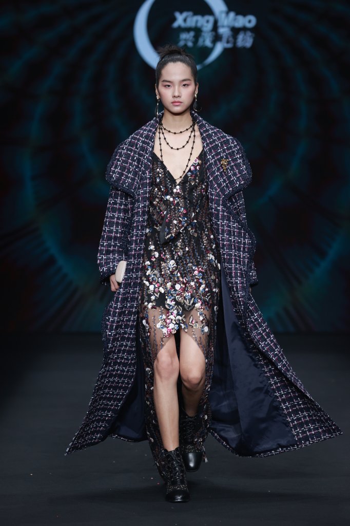 兴茂 | 中国粗花呢时尚女装2025/26秋冬流行趋势发布