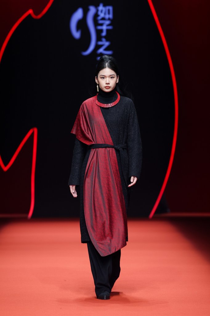 如子之衣 · 闵悦 | 江服日 2025/26秋冬高级成衣秀