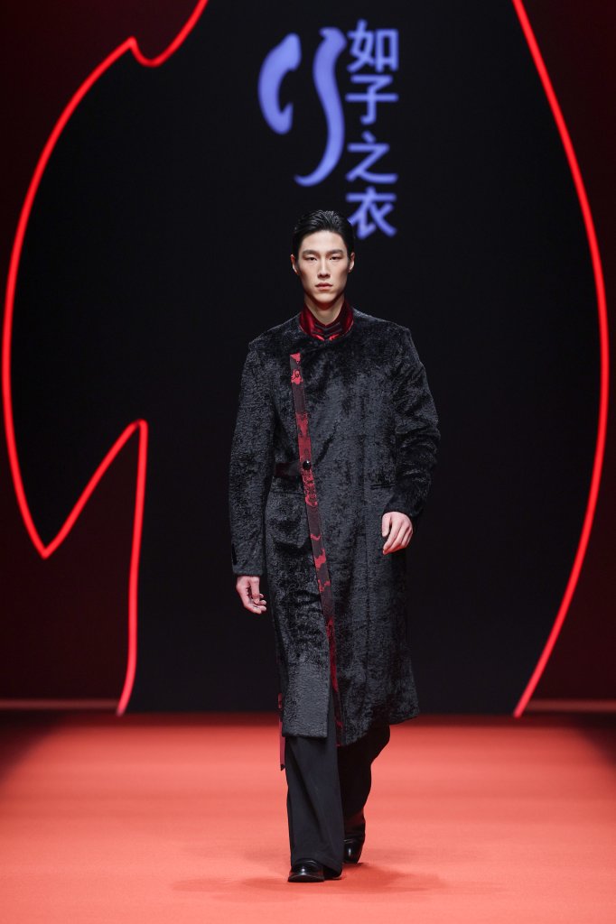 如子之衣 · 闵悦 | 江服日 2025/26秋冬高级成衣秀