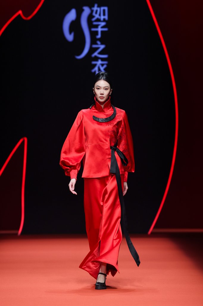 如子之衣 · 闵悦 | 江服日 2025/26秋冬高级成衣秀