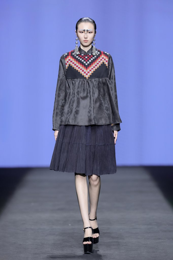 FENGSANSAN · 冯三三 2025/26秋冬高级成衣秀