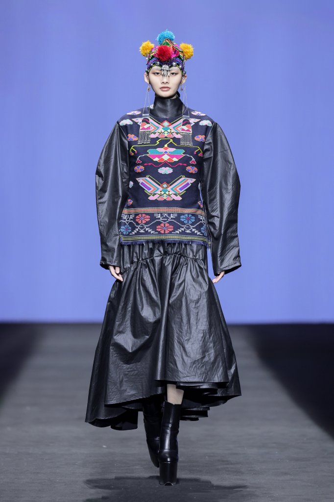 FENGSANSAN · 冯三三 2025/26秋冬高级成衣秀