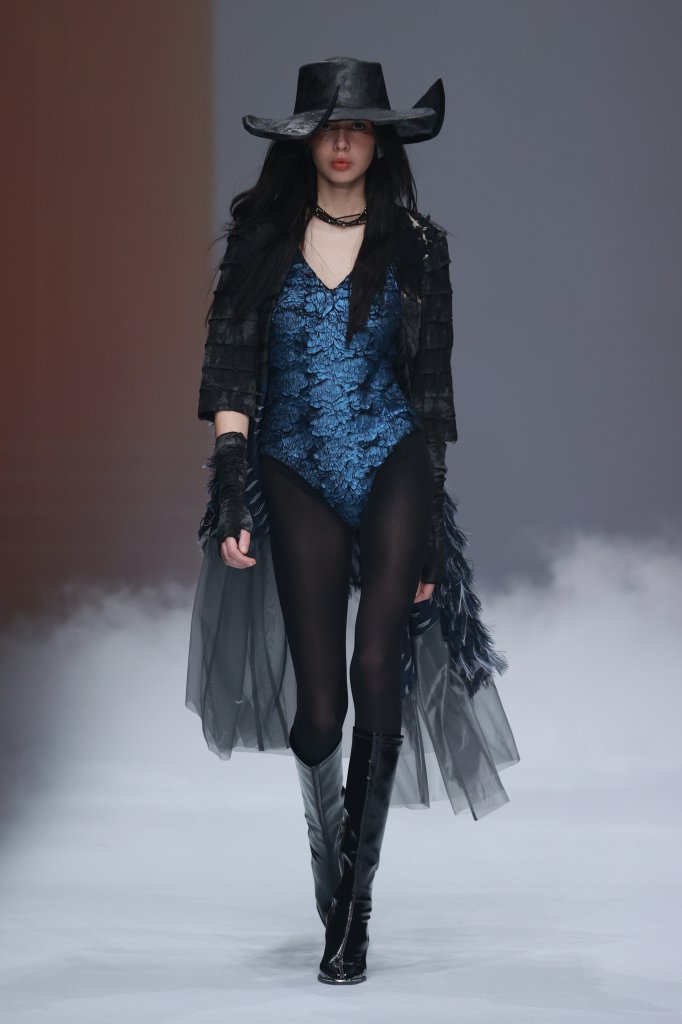 ZIFEI WANG · 王紫菲 2025/26秋冬高级成衣秀