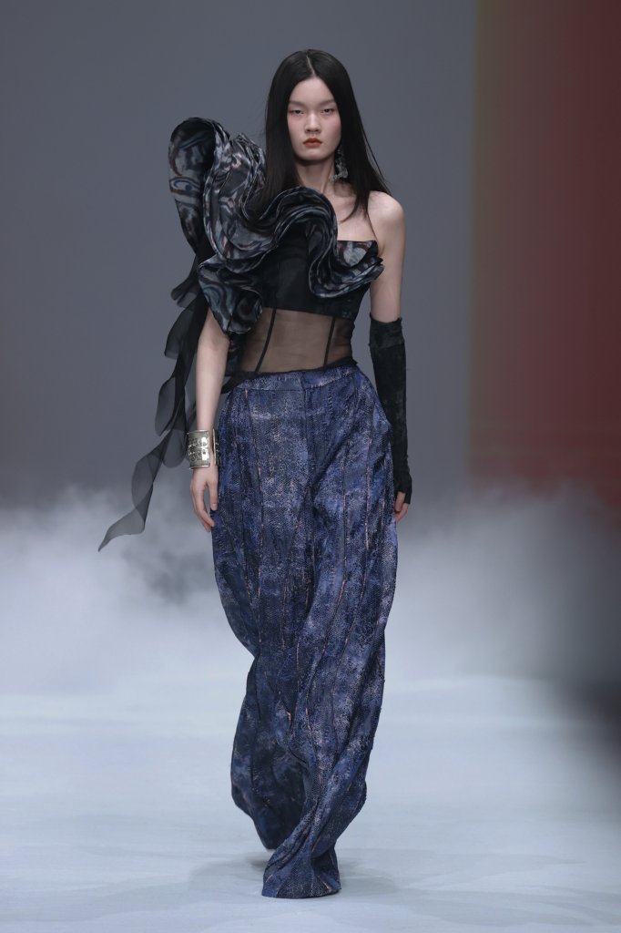 ZIFEI WANG · 王紫菲 2025/26秋冬高级成衣秀
