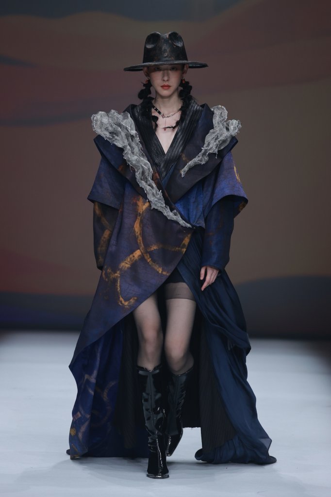 ZIFEI WANG · 王紫菲 2025/26秋冬高级成衣秀