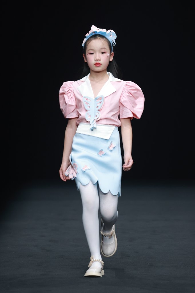 婴二代 · 黄科修 | DPARK童话小镇 2025/26秋冬童装秀