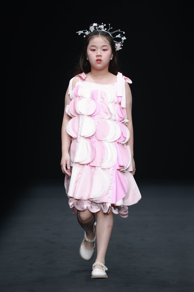 婴二代 · 黄科修 | DPARK童话小镇 2025/26秋冬童装秀