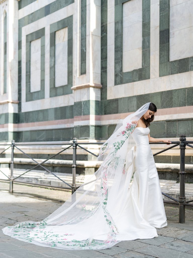 莫尼克·鲁里耶 Monique Lhuillier 2025春夏伴娘礼服Lookbook