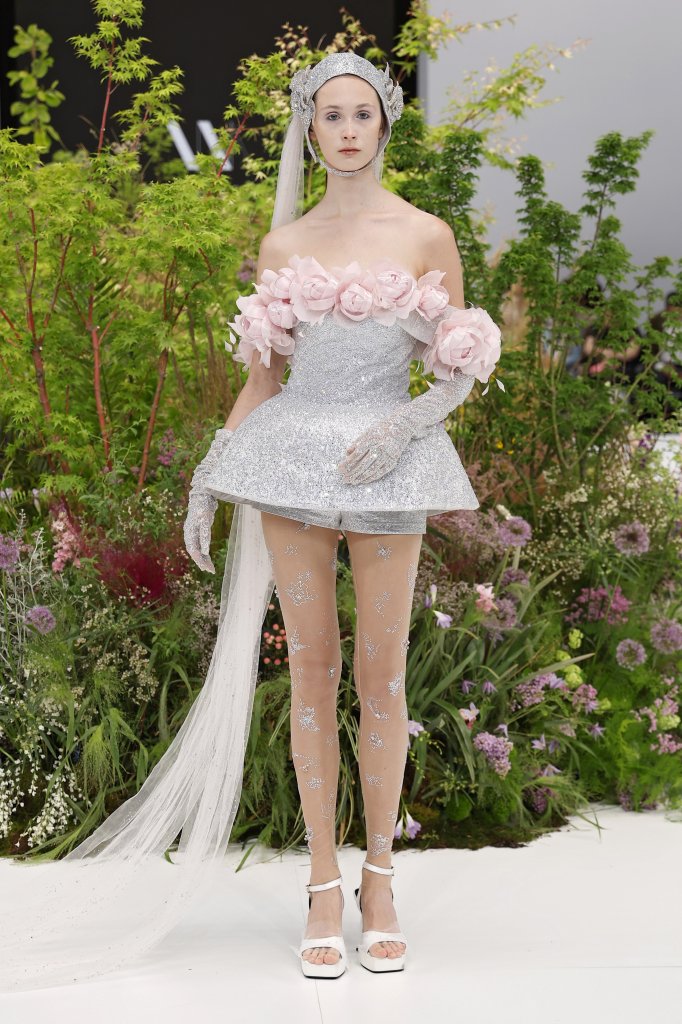 王锋 Wang Feng 2026春夏婚纱礼服秀 - Barcelona Bridal 2026