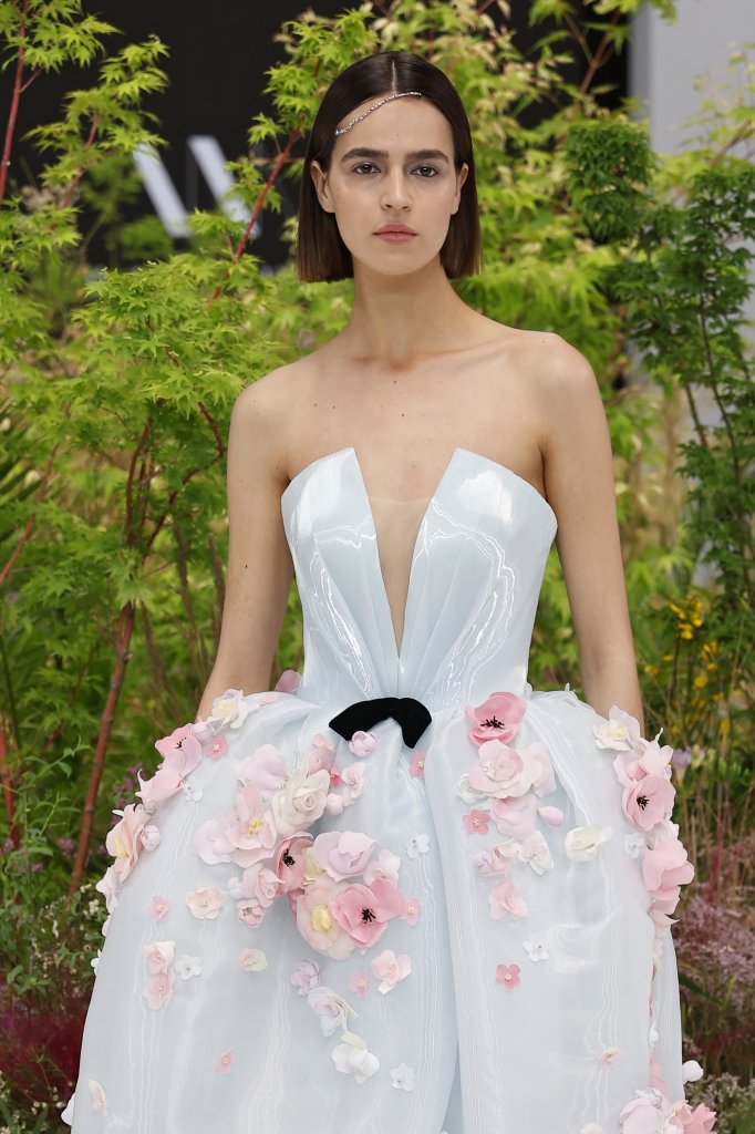 王锋 Wang Feng 2026春夏婚纱礼服秀 - Barcelona Bridal 2026