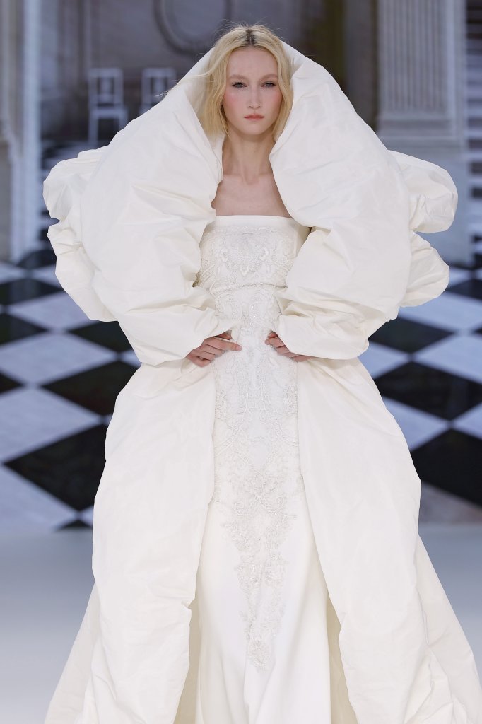 Yolancris 2026春夏婚纱礼服秀 - Barcelona Bridal 2026