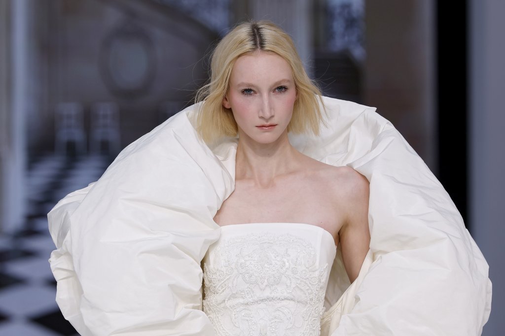 Yolancris 2026春夏婚纱礼服秀 - Barcelona Bridal 2026
