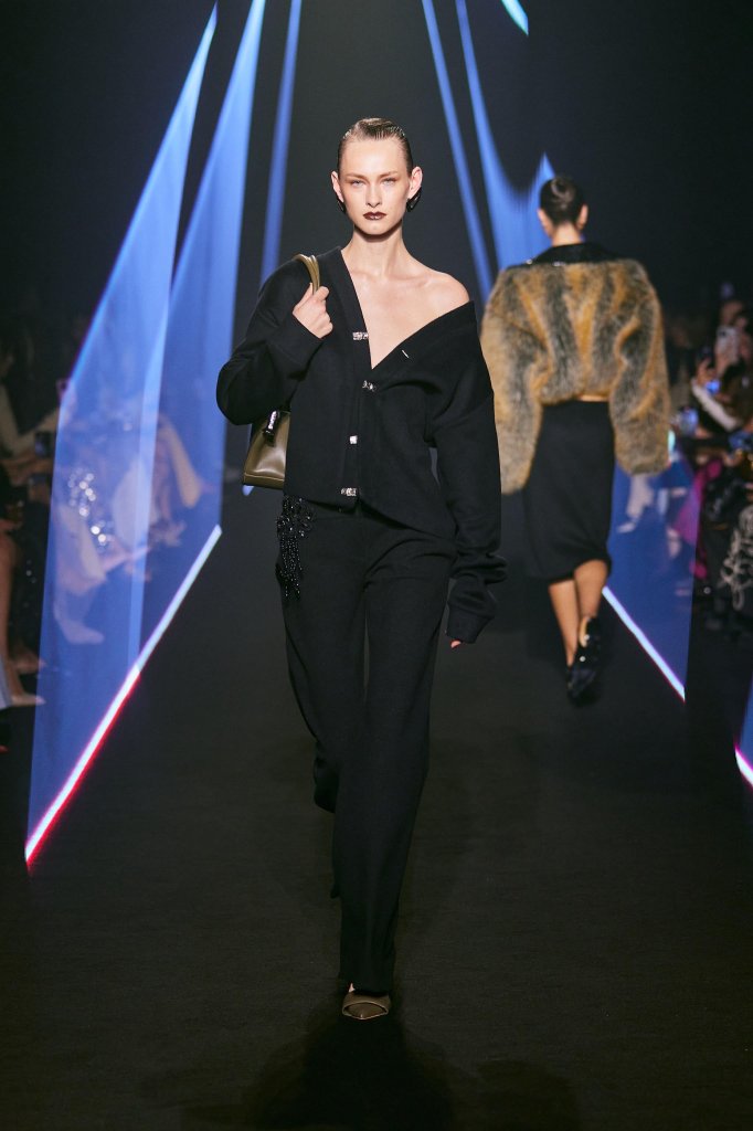 乔治斯·荷拜卡 Georges Hobeika 2025/26秋冬高级成衣秀