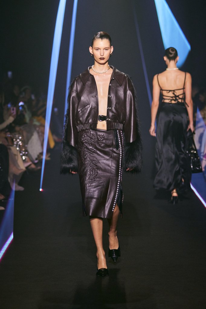 乔治斯·荷拜卡 Georges Hobeika 2025/26秋冬高级成衣秀
