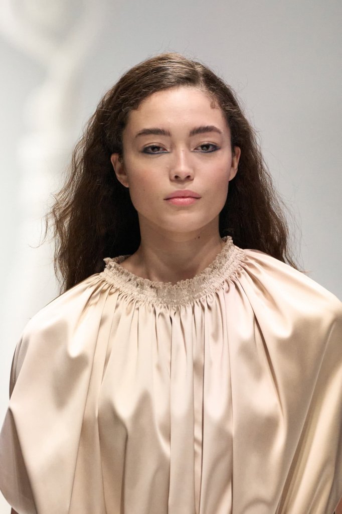 珍尼 Genny 2025/26秋冬高级成衣秀(细节) - Milan Fall 2025