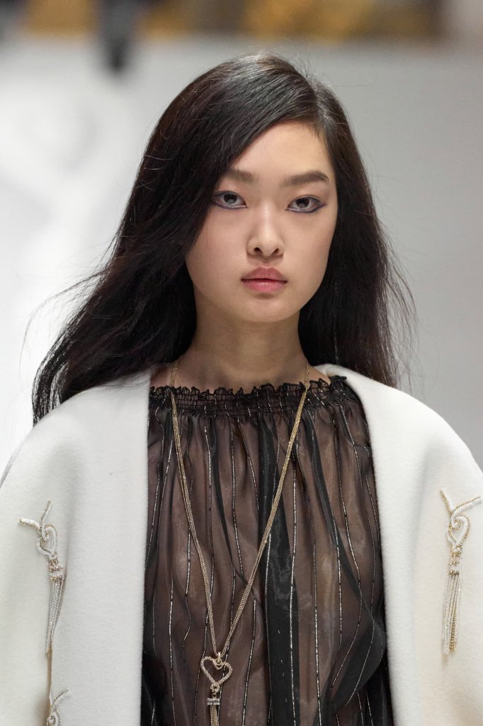 珍尼 Genny 2025/26秋冬高级成衣秀(细节) - Milan Fall 2025