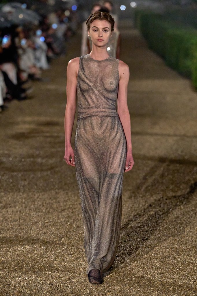  克里斯汀·迪奥 Christian Dior 法国 France 巴黎 Paris 走秀(Runway) 2026早春 Resort 2026 女装 钉珠连衣裙 Beaded Dress 女装