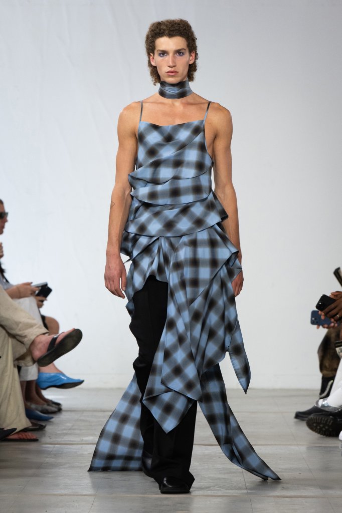 王逢陈 Feng Chen Wang 2026春夏男装秀 - Paris Spring 2026